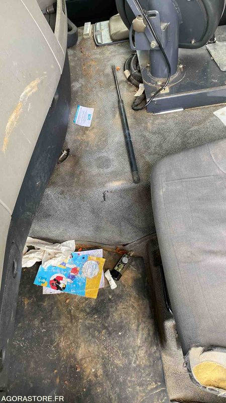 RENAULT DXI 310 - Balayeuse de voirie: photos 5 RENAULT DXI 310 - Balayeuse de voirie: photos 5