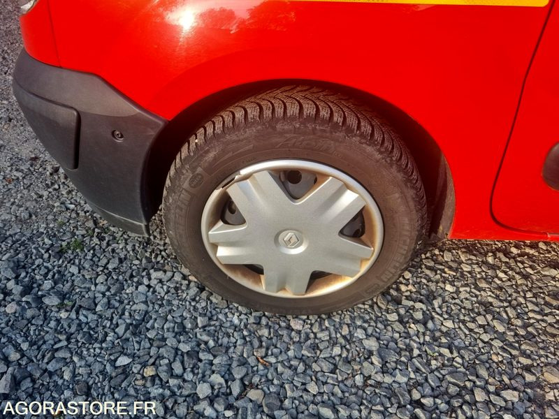 RENAULT KANGOO - 4366 XM 63 - 2003 - Voiture: photos 5 RENAULT KANGOO - 4366 XM 63 - 2003 - Voiture: photos 5