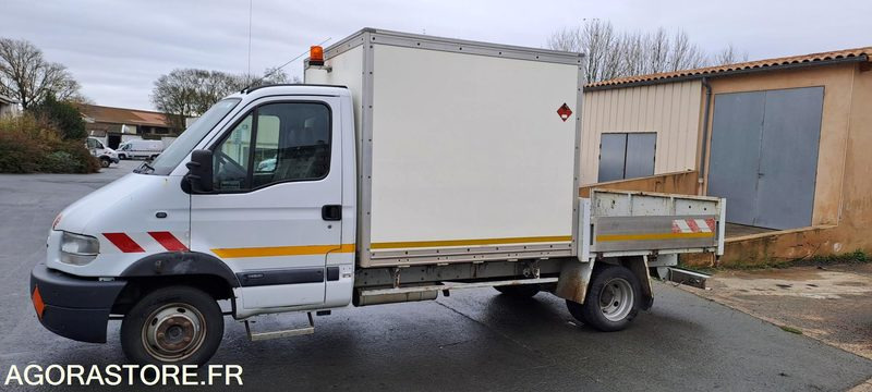 RENAULT MASCOTT PLATEAU ET CELLULE ATELIER - 213216km - 2001 - Utilitaire benne: photos 2 RENAULT MASCOTT PLATEAU ET CELLULE ATELIER - 213216km - 2001 - Utilitaire benne: photos 2