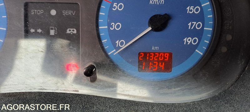 RENAULT MASCOTT PLATEAU ET CELLULE ATELIER - 213216km - 2001 - Utilitaire benne: photos 5 RENAULT MASCOTT PLATEAU ET CELLULE ATELIER - 213216km - 2001 - Utilitaire benne: photos 5