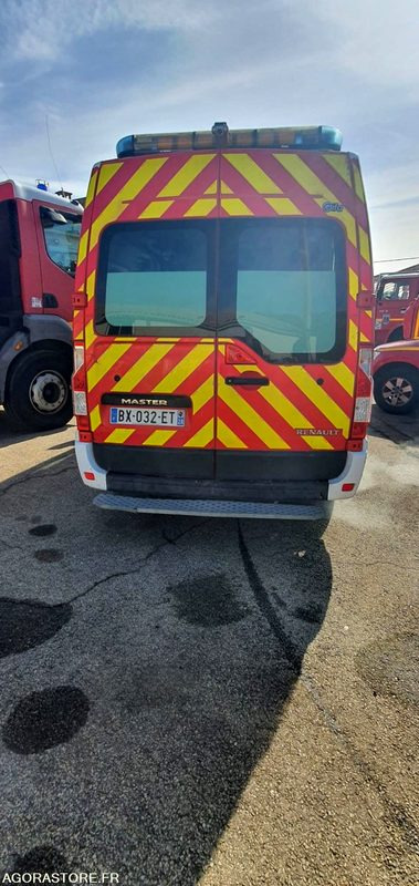 RENAULT MASTER 2.3 DCI TYPE AMBULANCE - 151128 km - 2011 - Fourgon utilitaire: photos 4 RENAULT MASTER 2.3 DCI TYPE AMBULANCE - 151128 km - 2011 - Fourgon utilitaire: photos 4