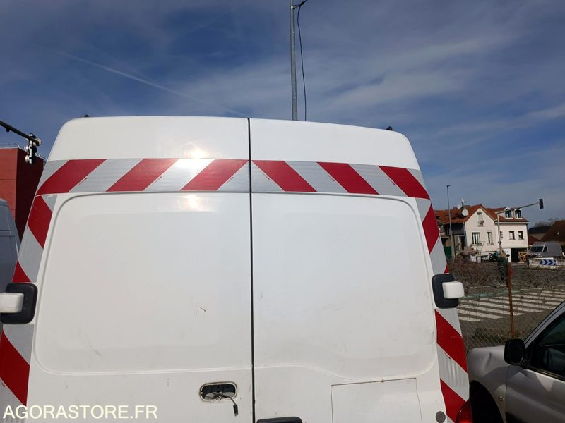 RENAULT MASTER - 2004 - 185782km - Fourgon utilitaire: photos 5 RENAULT MASTER - 2004 - 185782km - Fourgon utilitaire: photos 5