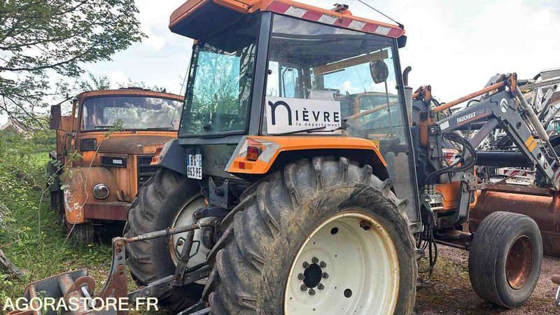 RENAULT Modèle 850 MI 2 - 1992 - 15818 H - Tracteur agricole: photos 5 RENAULT Modèle 850 MI 2 - 1992 - 15818 H - Tracteur agricole: photos 5