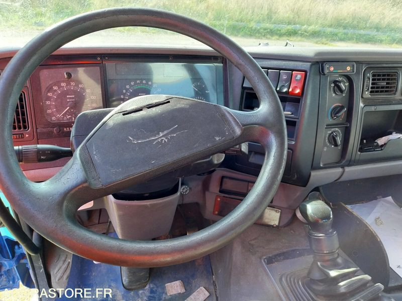 RENAULT PREMIUM 300-19 / 2001 / 816 010 km - Châssis cabine: photos 4 RENAULT PREMIUM 300-19 / 2001 / 816 010 km - Châssis cabine: photos 4