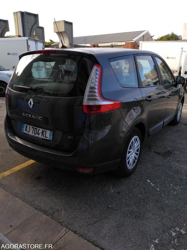RENAULT SCENIC 1.9 DIESEL - Voiture: photos 2 RENAULT SCENIC 1.9 DIESEL - Voiture: photos 2