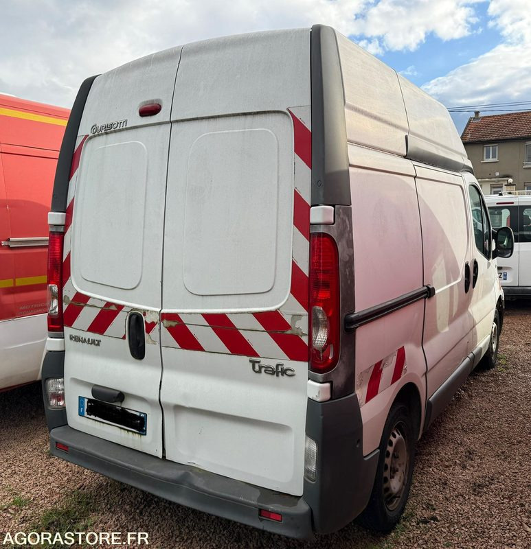 RENAULT TRAFIC 2.0 DCI 115 CH L1H2 - 233176 - 2011 - Fourgon utilitaire: photos 3 RENAULT TRAFIC 2.0 DCI 115 CH L1H2 - 233176 - 2011 - Fourgon utilitaire: photos 3