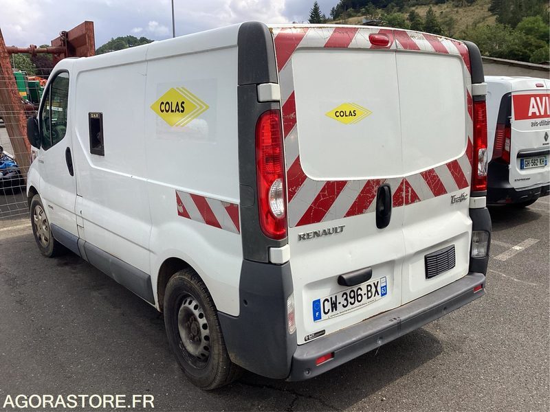 RENAULT Trafic VU 4p Fourgon FG GD CON - 2013 - 272011 KM - P1510094 - Fourgon utilitaire: photos 3 RENAULT Trafic VU 4p Fourgon FG GD CON - 2013 - 272011 KM - P1510094 - Fourgon utilitaire: photos 3