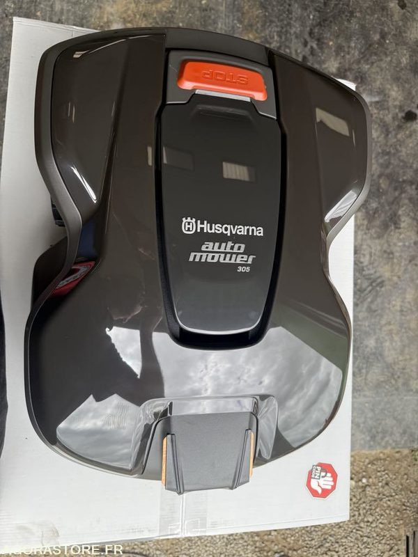 ROBOT de tonte NEUF 305 Husqvarna Unitaire - Motofaucheuse: photos 1 ROBOT de tonte NEUF 305 Husqvarna Unitaire - Motofaucheuse: photos 1
