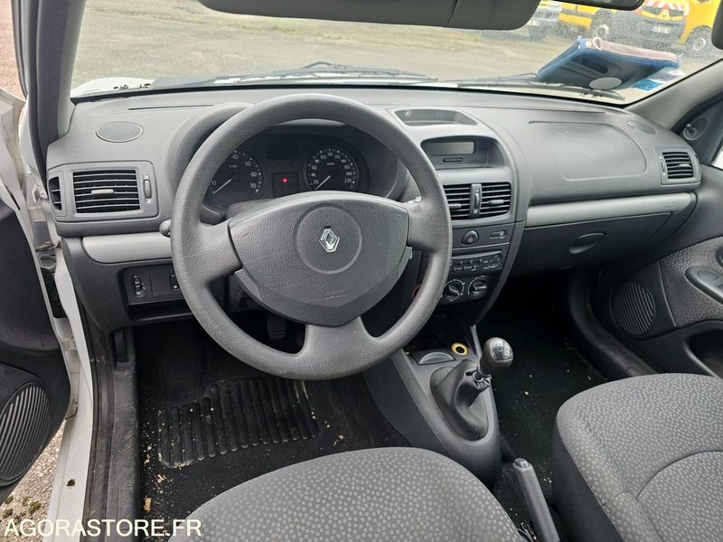 Renault Clio - 2007 - 237145km - DY887CL - Voiture: photos 5 Renault Clio - 2007 - 237145km - DY887CL - Voiture: photos 5