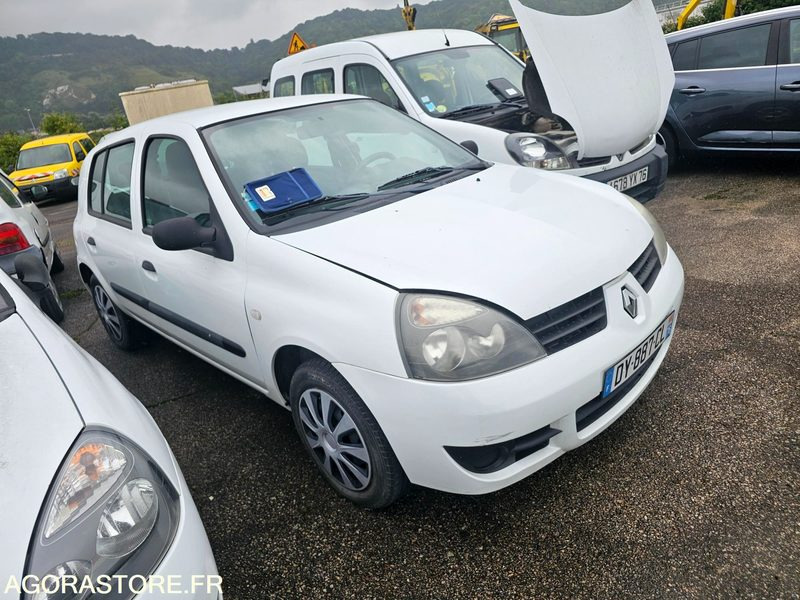 Renault Clio - 2007 - 237145km - DY887CL - Voiture: photos 2 Renault Clio - 2007 - 237145km - DY887CL - Voiture: photos 2