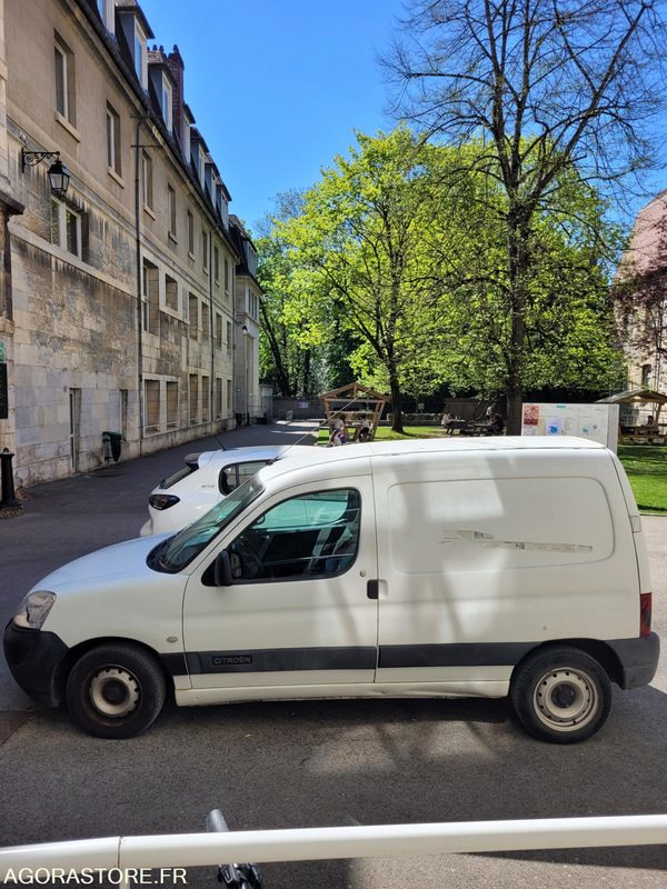 Renault Kangoo 70 275 kms année 2003 Contrôle technique favorable - Fourgonnette: photos 4 Renault Kangoo 70 275 kms année 2003 Contrôle technique favorable - Fourgonnette: photos 4