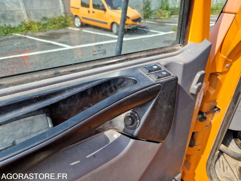 Renault Midlum - 2001 - 93062-AN361AZ - Camion benne: photos 5 Renault Midlum - 2001 - 93062-AN361AZ - Camion benne: photos 5