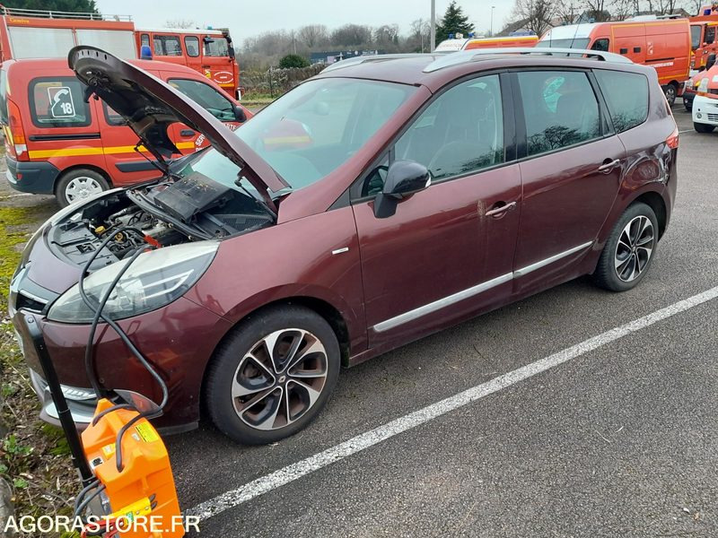 Renault Senic - 2017 - 206992kms - EK782CK - Voiture: photos 5 Renault Senic - 2017 - 206992kms - EK782CK - Voiture: photos 5