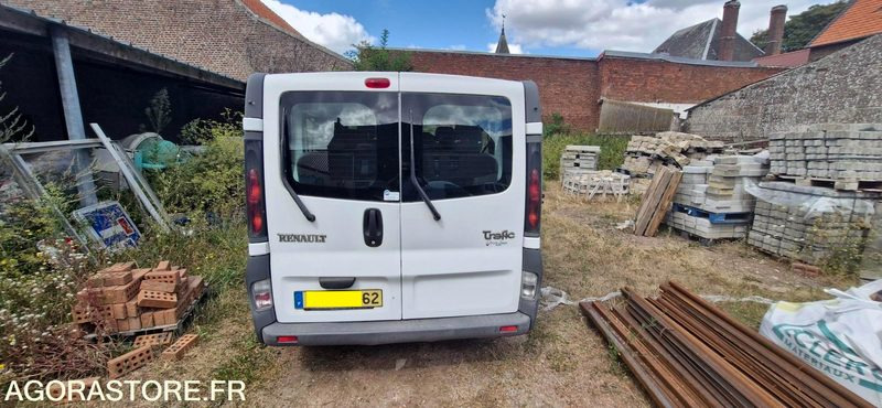 Renault Trafic 9 places 2003 106423KMS - Minibus, Transport de personnes: photos 4 Renault Trafic 9 places 2003 106423KMS - Minibus, Transport de personnes: photos 4