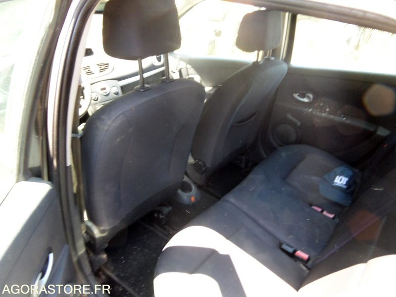 Renault clio break - 204000km - 2009 (FA-230-XE) - Voiture: photos 5 Renault clio break - 204000km - 2009 (FA-230-XE) - Voiture: photos 5