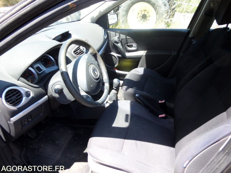 Renault clio break - 204000km - 2009 (FA-230-XE) - Voiture: photos 4 Renault clio break - 204000km - 2009 (FA-230-XE) - Voiture: photos 4