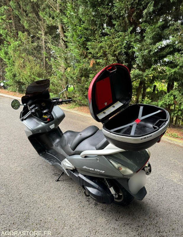 SCOOTER-HONDA-600-SILVER WING-ABS - Motocyclette: photos 5 SCOOTER-HONDA-600-SILVER WING-ABS - Motocyclette: photos 5
