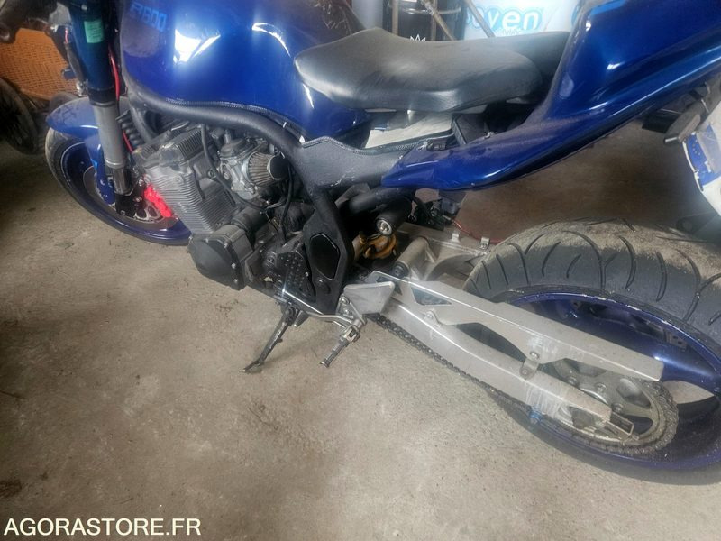 SUZUKI GSF 650 SANS CG VENTE POUR PIECE - Motocyclette: photos 2 SUZUKI GSF 650 SANS CG VENTE POUR PIECE - Motocyclette: photos 2