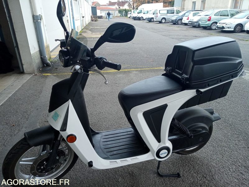 Scooter électrique Peugeot Genzee - Motocyclette: photos 2 Scooter électrique Peugeot Genzee - Motocyclette: photos 2
