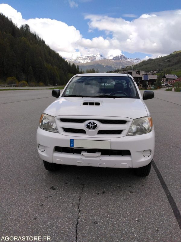 TOYOTA HILUX - Utilitaire benne: photos 1 TOYOTA HILUX - Utilitaire benne: photos 1