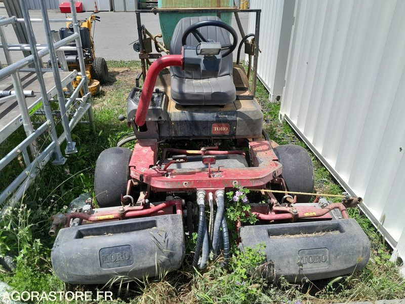 Tondeuse tour de green Toro 3250 (TAP143) - Matériel de jardinage: photos 1 Tondeuse tour de green Toro 3250 (TAP143) - Matériel de jardinage: photos 1
