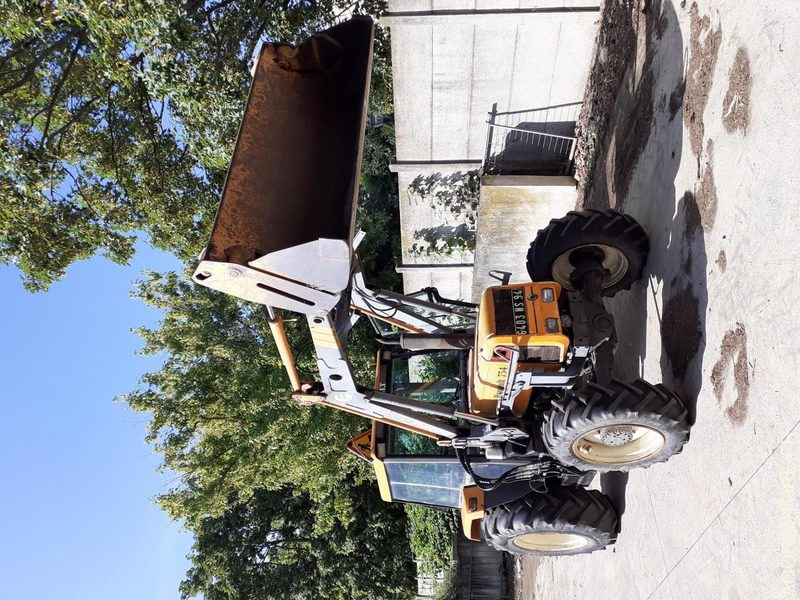 Tracteur Renault 754 (avec pelle faucheux f255) - Tracteur agricole: photos 5 Tracteur Renault 754 (avec pelle faucheux f255) - Tracteur agricole: photos 5