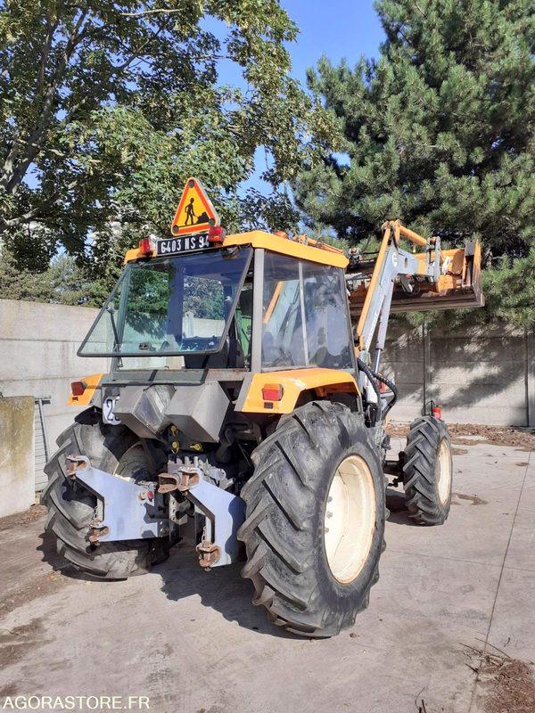Tracteur Renault 754 (avec pelle faucheux f255) - Tracteur agricole: photos 4 Tracteur Renault 754 (avec pelle faucheux f255) - Tracteur agricole: photos 4