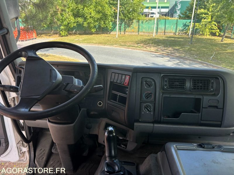 TRACTEUR RENAULT - 2002 - 462695 Kms - Tracteur routier: photos 5 TRACTEUR RENAULT - 2002 - 462695 Kms - Tracteur routier: photos 5