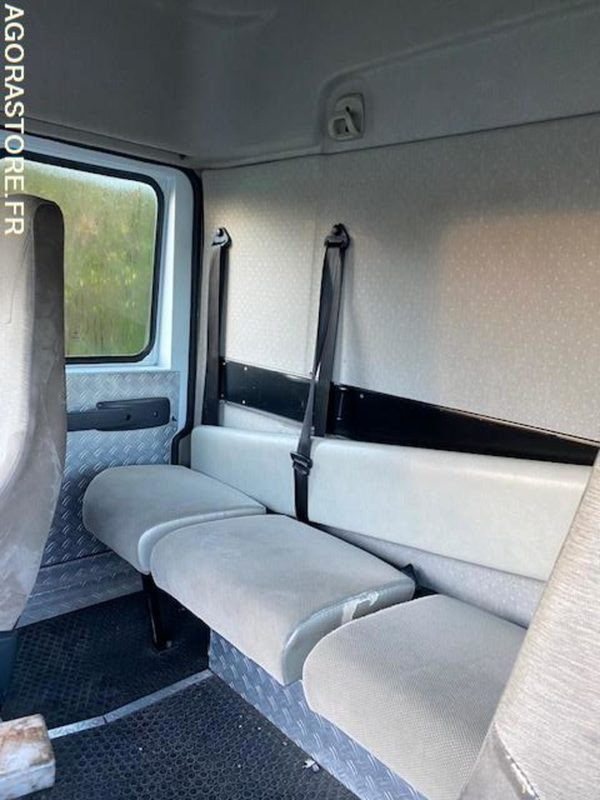 TRACTEUR - RENAULT - PREMIUM - 2009 - 265000 KM - 4595 - Tracteur routier: photos 5 TRACTEUR - RENAULT - PREMIUM - 2009 - 265000 KM - 4595 - Tracteur routier: photos 5