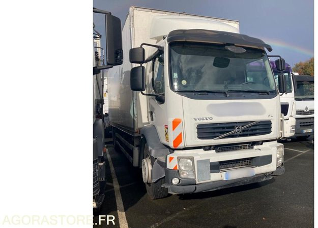VOLVO FL 290 - 2013 - 568 476km - Tracteur routier: photos 2 VOLVO FL 290 - 2013 - 568 476km - Tracteur routier: photos 2