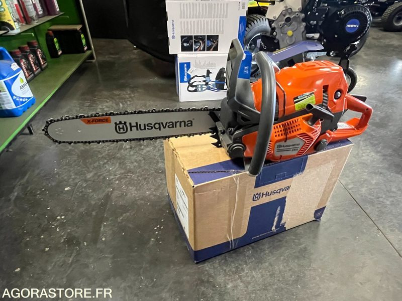 Tronçonneuse NEUVE Husqvarna 555 Professionnel 55cm3 Guide de 45CM - Matériel de jardinage: photos 2 Tronçonneuse NEUVE Husqvarna 555 Professionnel 55cm3 Guide de 45CM - Matériel de jardinage: photos 2