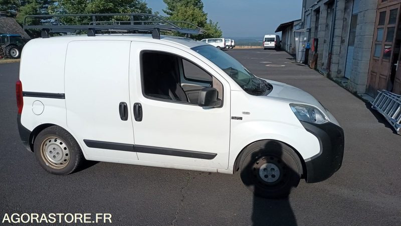 VEHICULE UTILITAIRE - Fourgonnette: photos 1 VEHICULE UTILITAIRE - Fourgonnette: photos 1