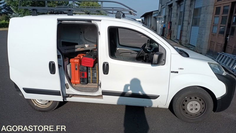 VEHICULE UTILITAIRE - Fourgonnette: photos 2 VEHICULE UTILITAIRE - Fourgonnette: photos 2
