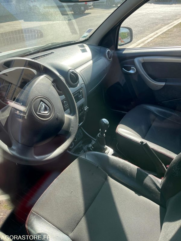 Vehicule de Police - DACIA Duster Tous terrains - SUV: photos 5 Vehicule de Police - DACIA Duster Tous terrains - SUV: photos 5