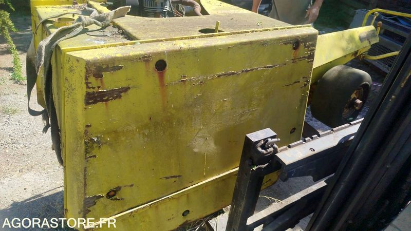 COMPACTEUR A RESTAURER - Véhicule de voirie/ Spécial: photos 3 COMPACTEUR A RESTAURER - Véhicule de voirie/ Spécial: photos 3