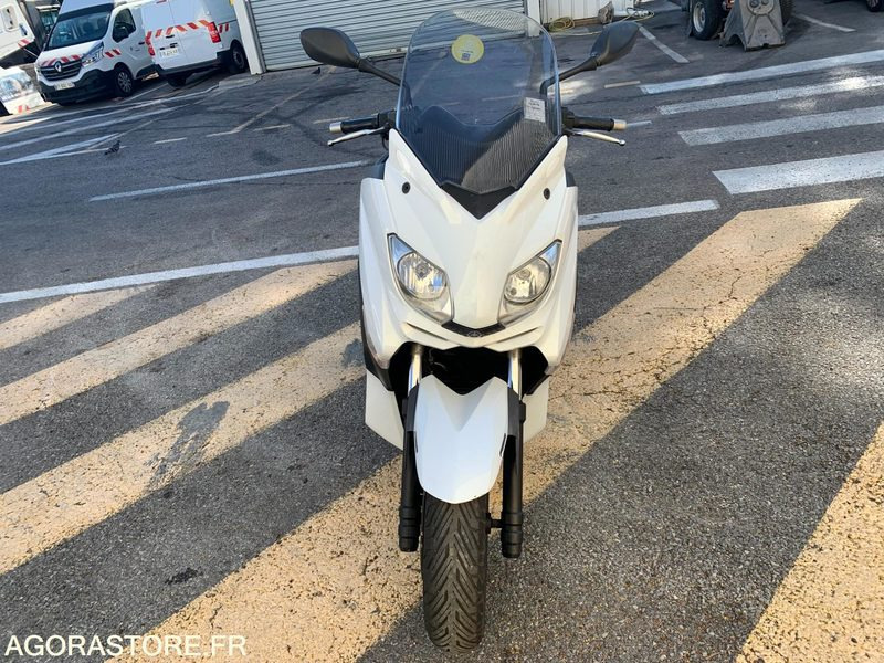 Yamaha X-Max 125 cm3 - 2012 - 36 300 kms - CD 169 FW - Motocyclette: photos 1 Yamaha X-Max 125 cm3 - 2012 - 36 300 kms - CD 169 FW - Motocyclette: photos 1