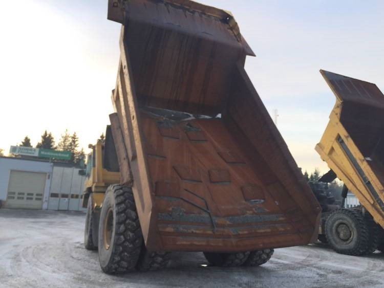 Tombereau rigide Komatsu HD 605-5: photos 6