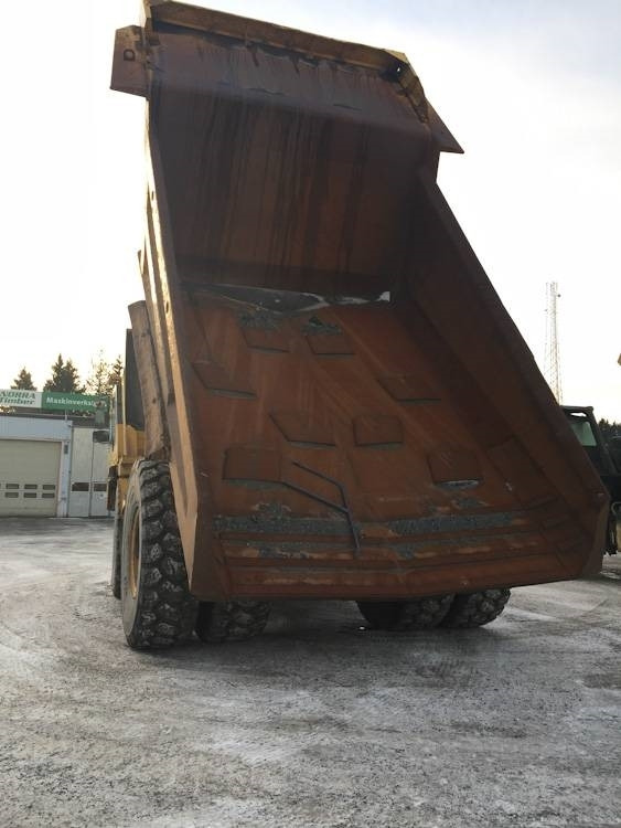 Tombereau rigide Komatsu HD 605-5: photos 7