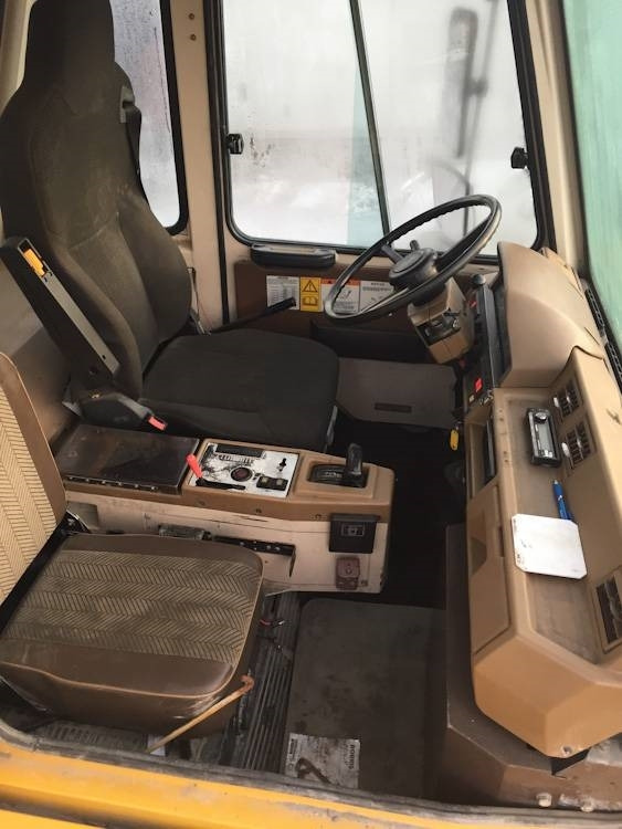 Tombereau rigide Komatsu HD 605-5: photos 13