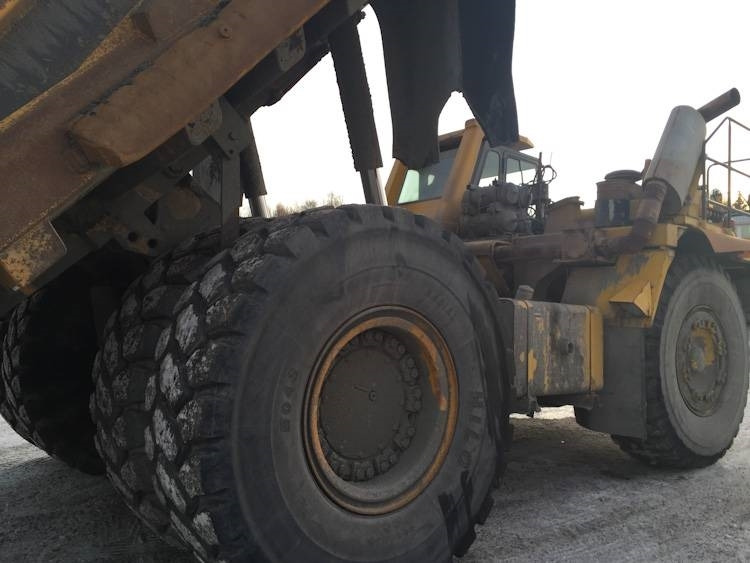 Tombereau rigide Komatsu HD 605-5: photos 8