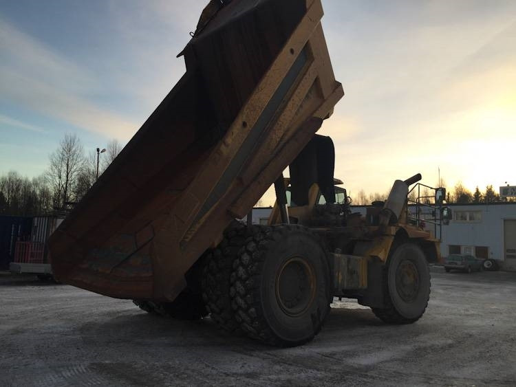 Tombereau rigide Komatsu HD 605-5: photos 11