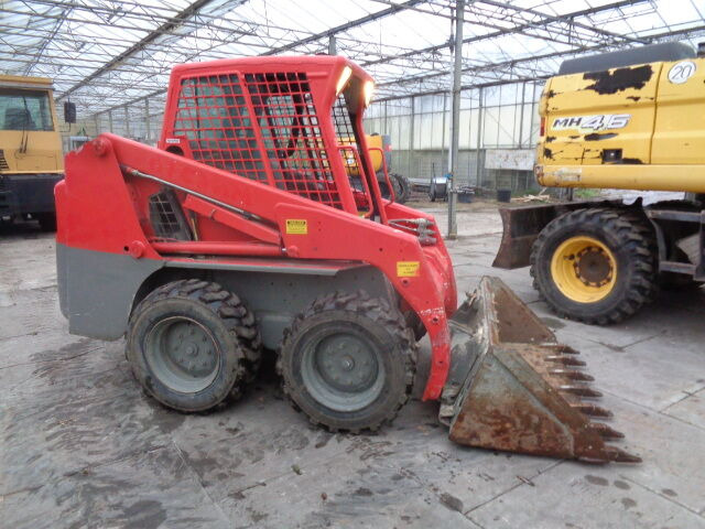 Bobcat S130 - Mini chargeuse: photos 1 Bobcat S130 - Mini chargeuse: photos 1
