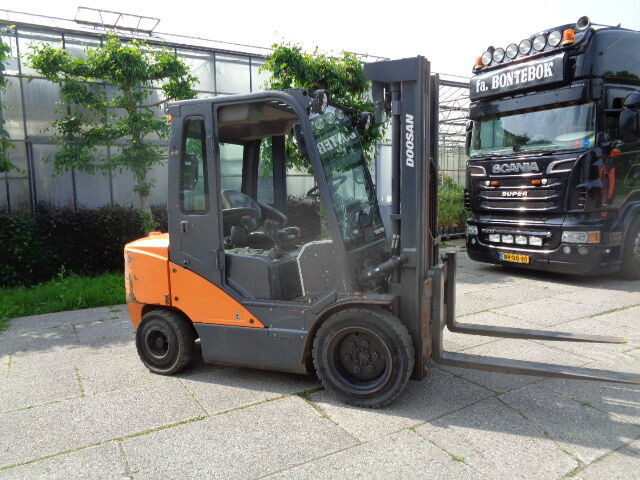 Doosan D35C-7 - Chariot élévateur: photos 2 Doosan D35C-7 - Chariot élévateur: photos 2