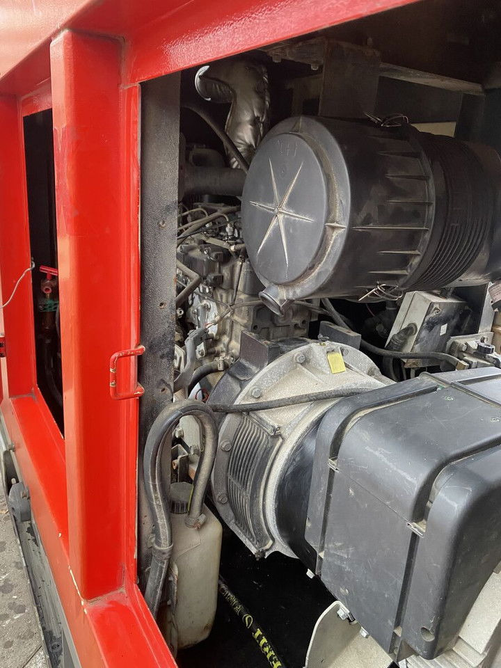 Doosan G40 - Groupe électrogène: photos 5 Doosan G40 - Groupe électrogène: photos 5