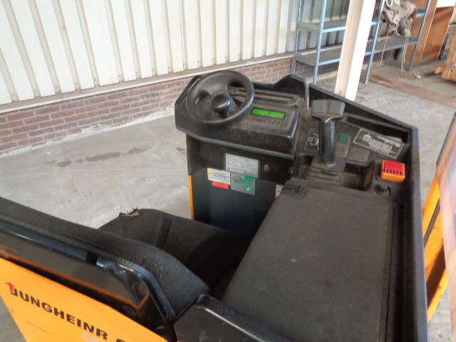 Jungheinrich ESC 216 - Chariot à mât rétractable: photos 5 Jungheinrich ESC 216 - Chariot à mât rétractable: photos 5