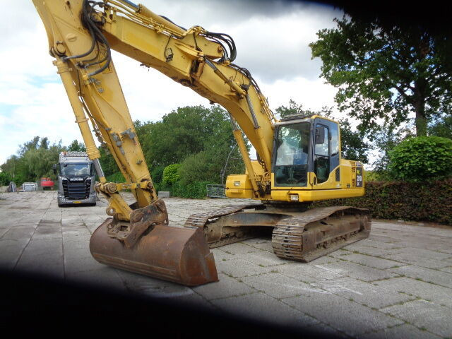 Komatsu PC210 LC-8 - Pelle sur chenille: photos 2 Komatsu PC210 LC-8 - Pelle sur chenille: photos 2