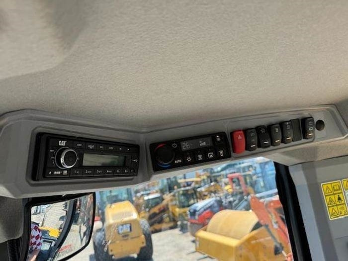 Chargeuse sur pneus CAT 908: photos 6