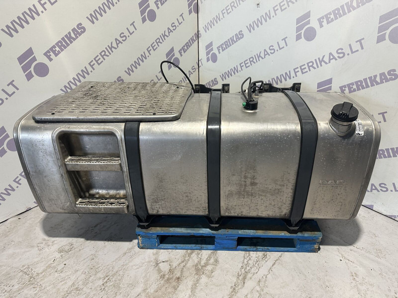 DAF 830L, fuel tank with brackets - Réservoir de carburant pour Camion: photos 1 DAF 830L, fuel tank with brackets - Réservoir de carburant pour Camion: photos 1