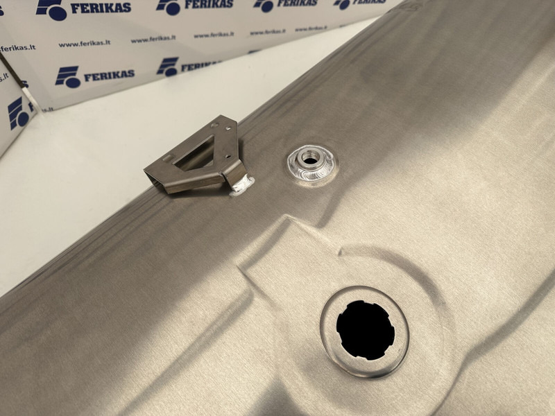 DAF New aluminum fuel tank 620L - Réservoir de carburant pour Camion: photos 5 DAF New aluminum fuel tank 620L - Réservoir de carburant pour Camion: photos 5
