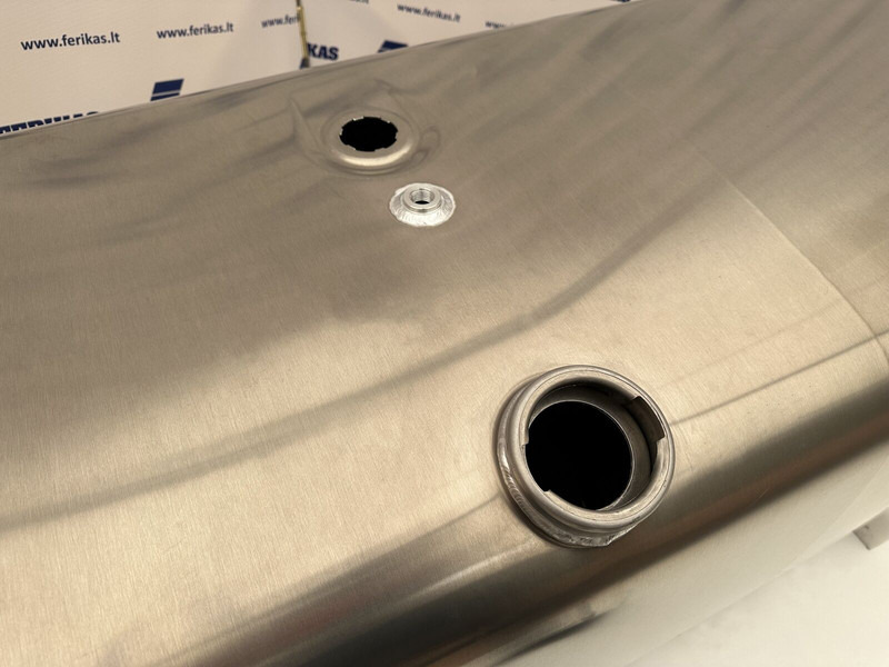 MAN 710 liters fuel tank - Réservoir de carburant pour Camion: photos 4 MAN 710 liters fuel tank - Réservoir de carburant pour Camion: photos 4